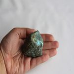 سنگ لابرادوریت راف رنگین کمان 110 گرمی