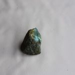 سنگ لابرادوریت راف رنگین کمان 110 گرمی