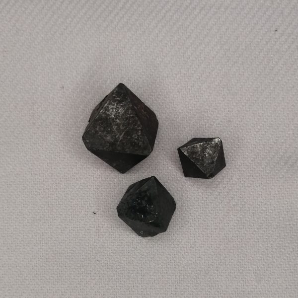 سنگ بلور مگنتیت سیاه 10 گرم