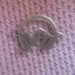 آویز دستبند نقره 925 طرح هدفون 2.2 قیراط