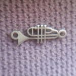 آویز دستبند نقره 925 طرح ترومپت 1 قیراط